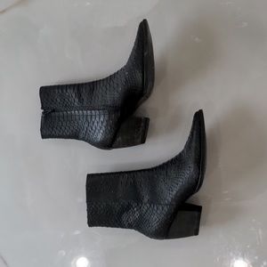 FINAL PRICE Matisse Black Leather Ankle Boots 6 Caty Pointed Toe Block Heel